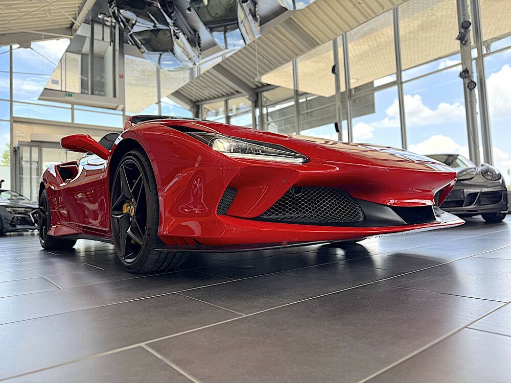 Ferrari F8 2021