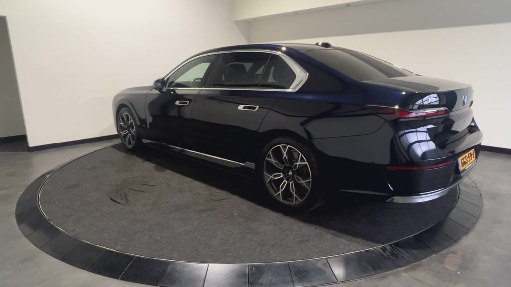 BMW i7 2024