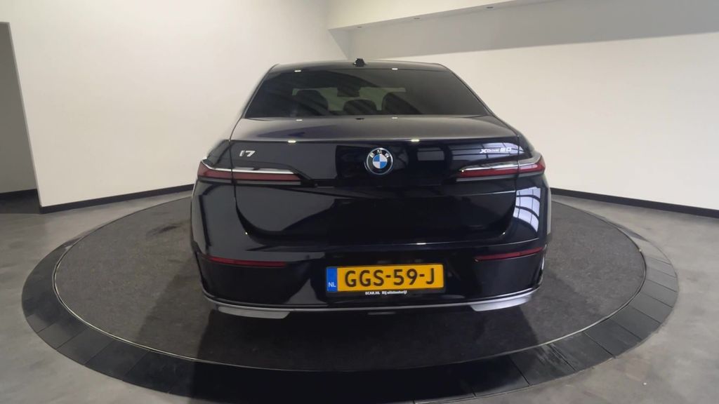 BMW i7 2024
