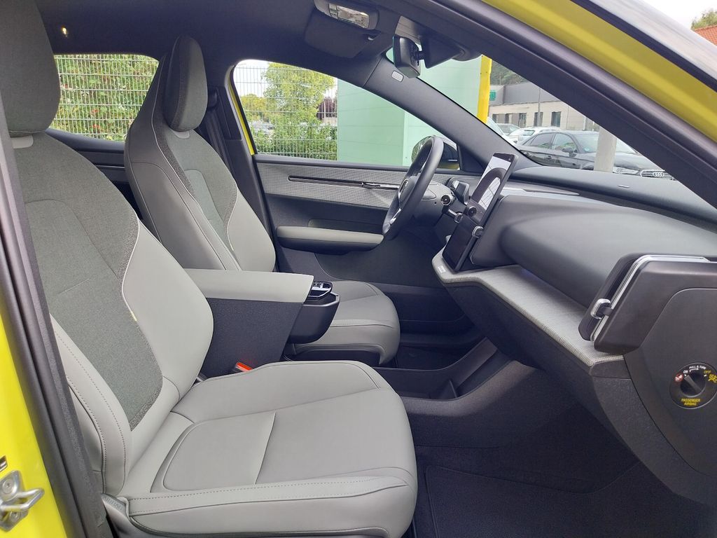 Volvo EX30 2024