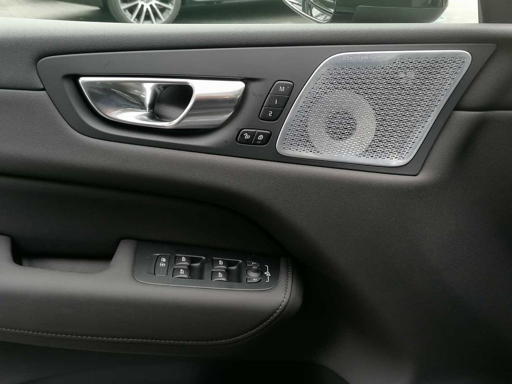 Volvo XC60 2025