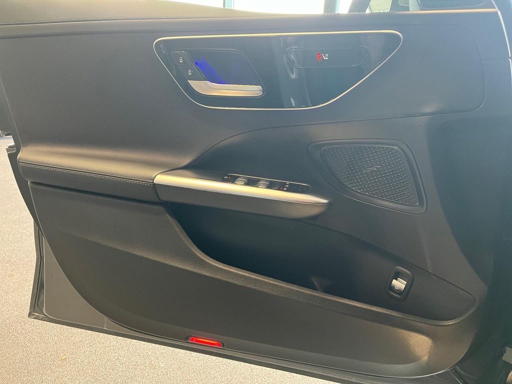 Mercedes-Benz C 300 2025