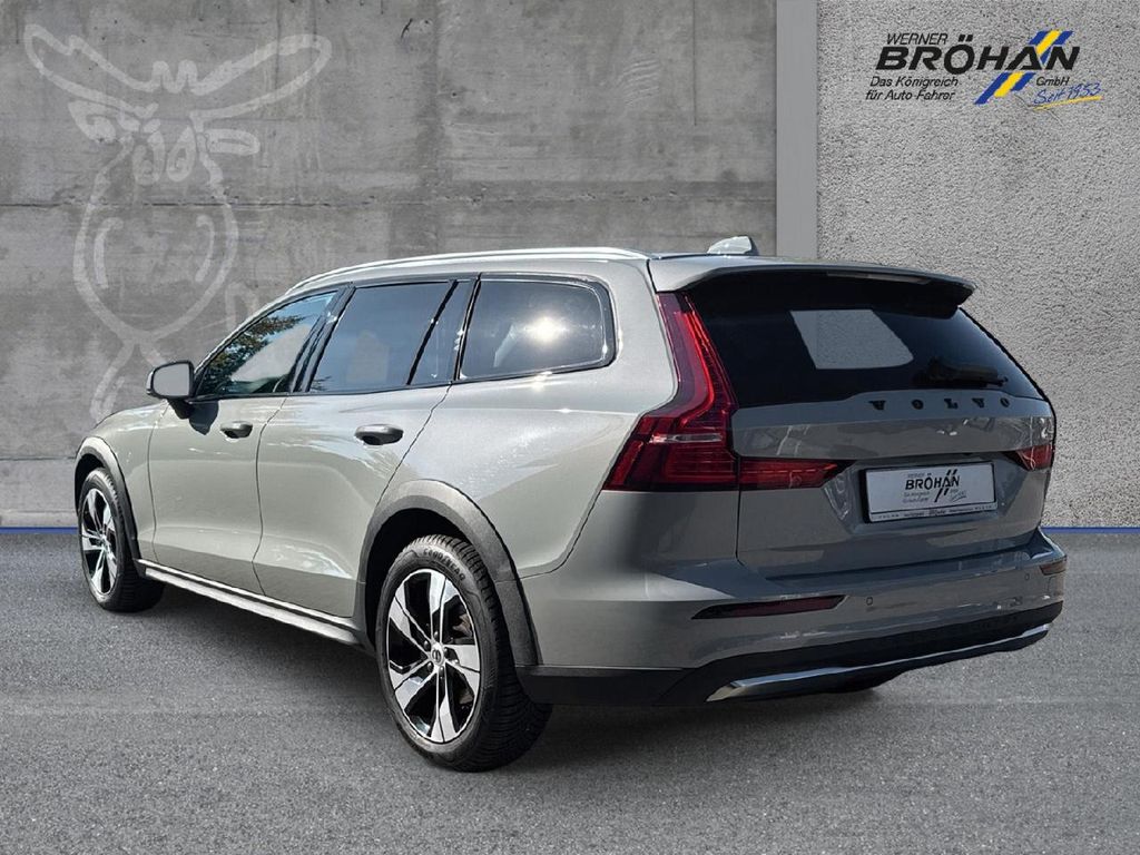 Volvo V60 Cross Country 2023