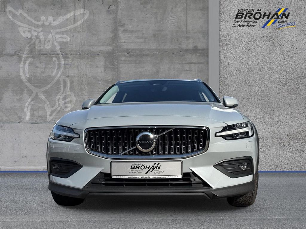 Volvo V60 Cross Country 2023