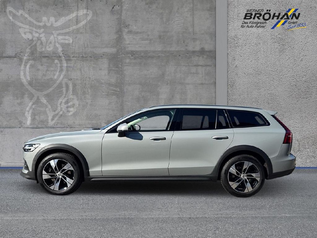 Volvo V60 Cross Country 2023