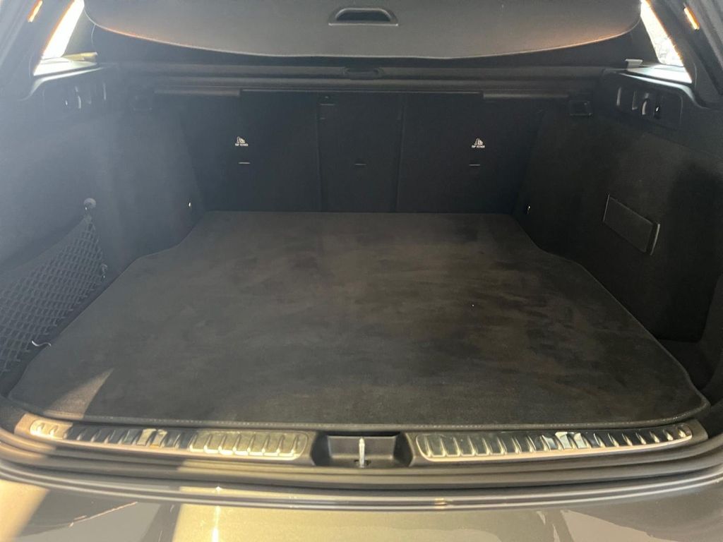 Mercedes-Benz C 300 2025