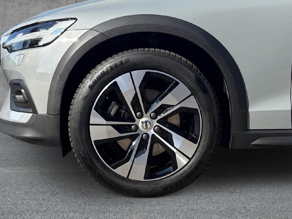 Volvo V60 Cross Country 2023
