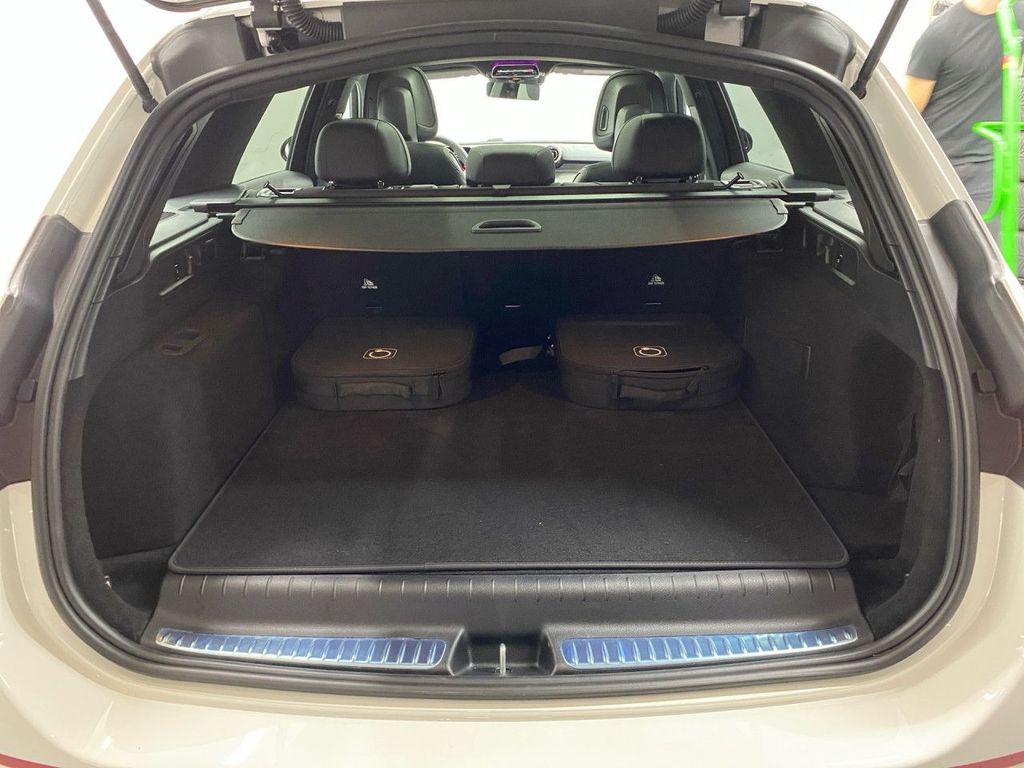 Mercedes-Benz C 300 2025