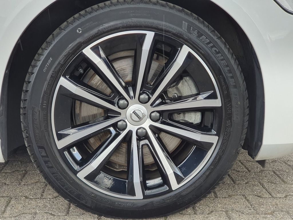 Volvo V60 2024