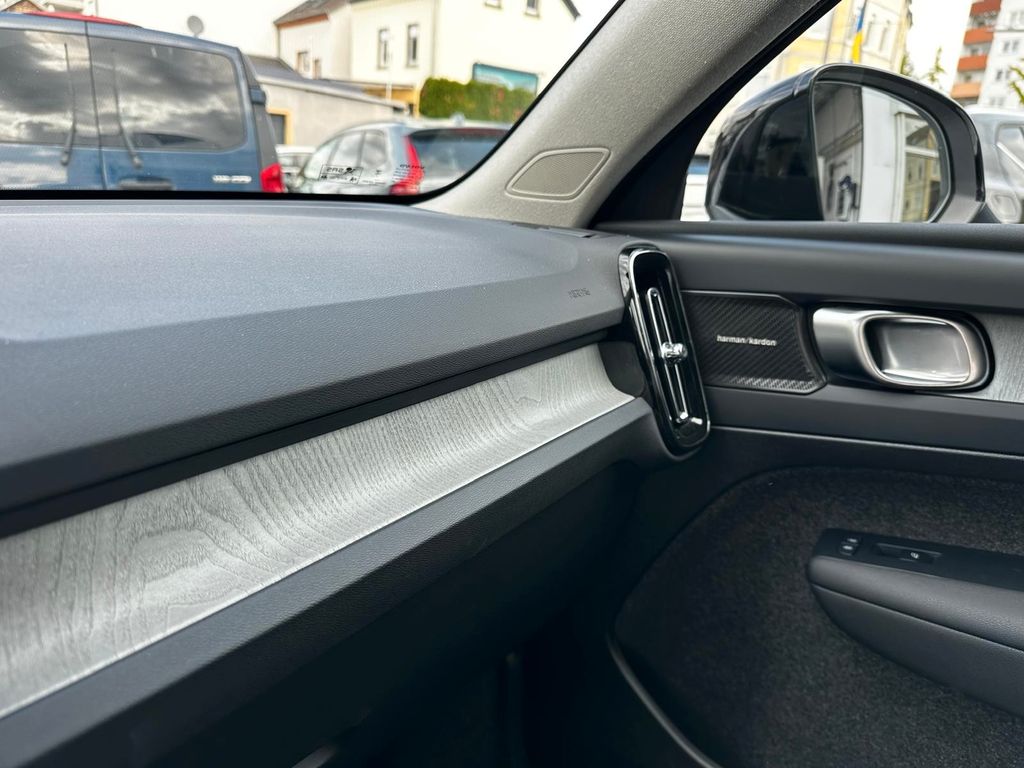Volvo XC40 2025