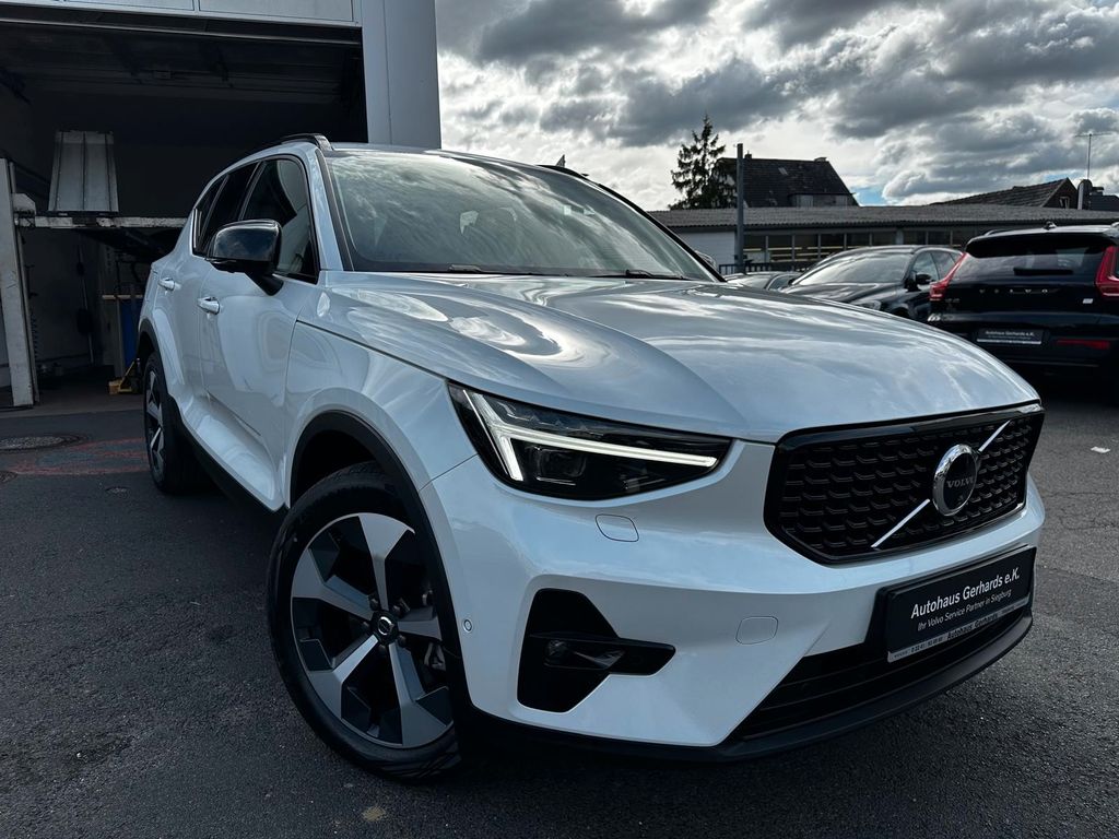 Volvo XC40 2025