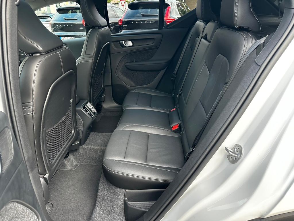 Volvo XC40 2025