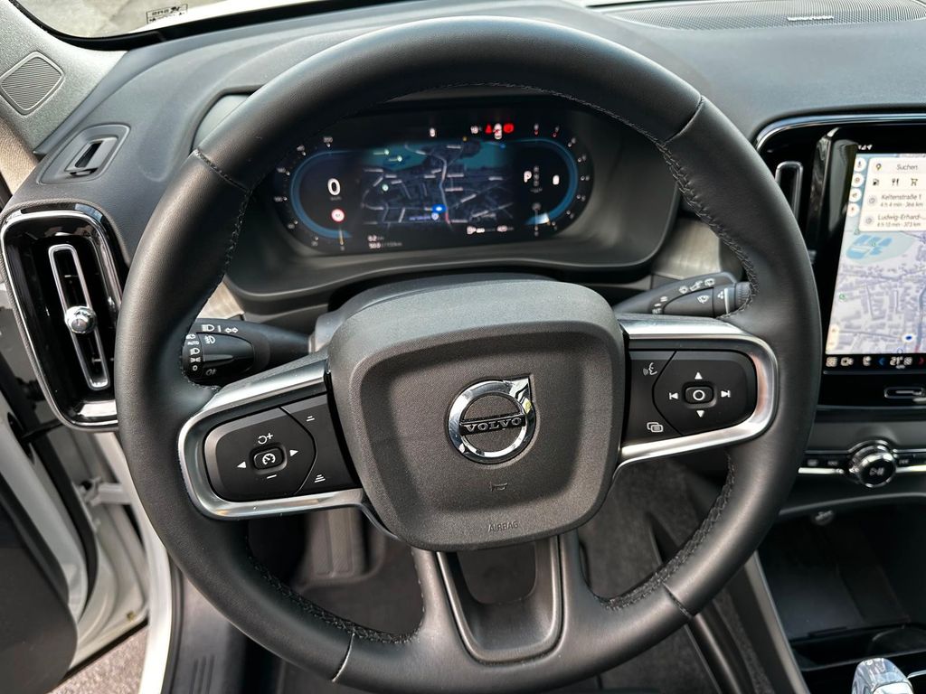Volvo XC40 2025