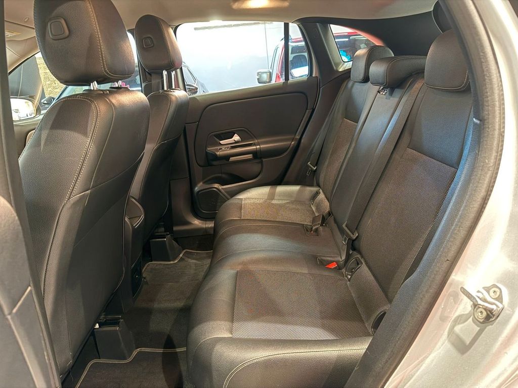 Mercedes-Benz GLA 200 2021