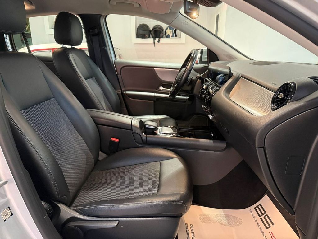 Mercedes-Benz GLA 200 2021
