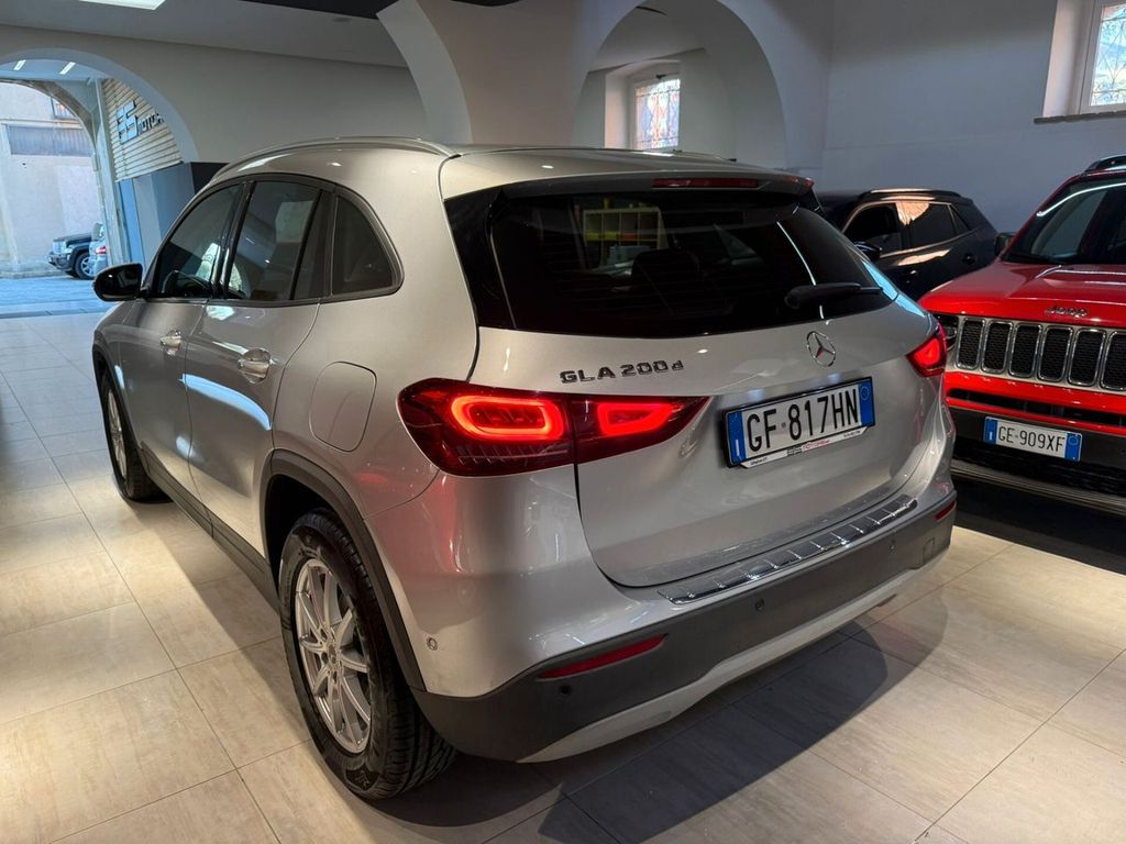 Mercedes-Benz GLA 200 2021