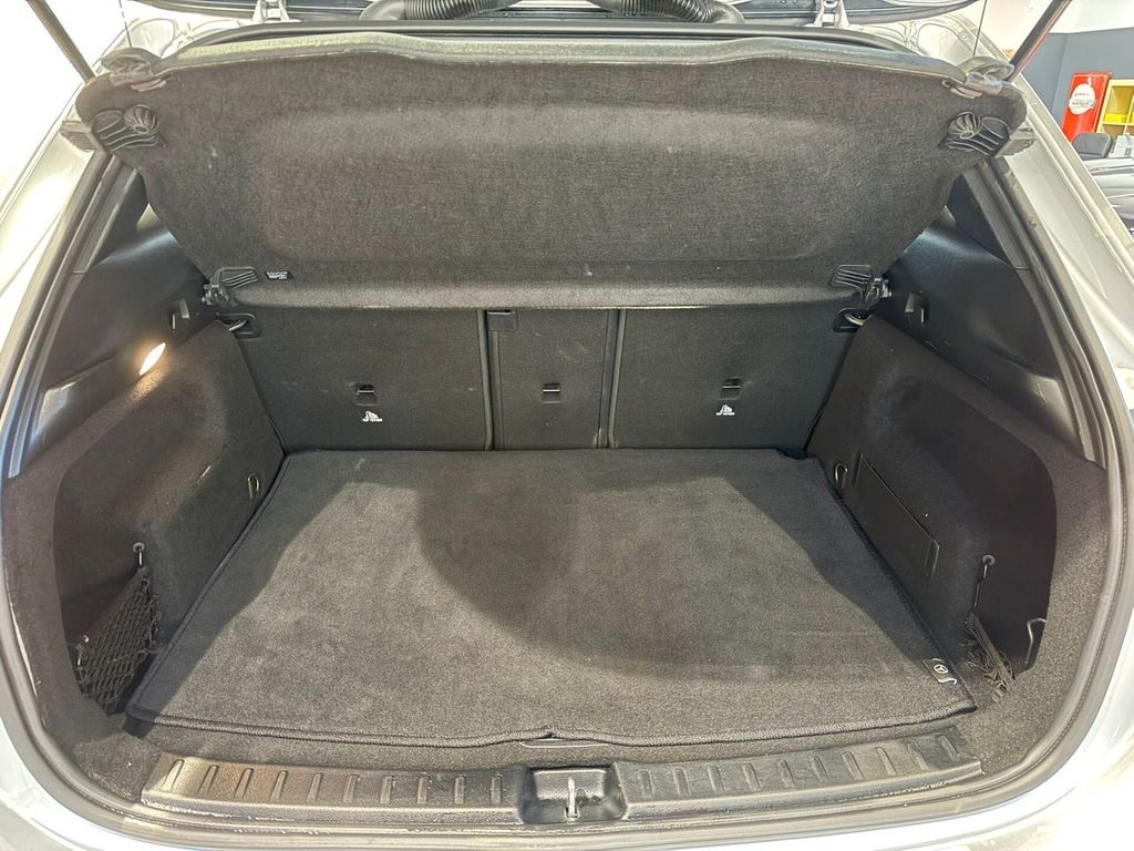 Mercedes-Benz GLA 200 2021