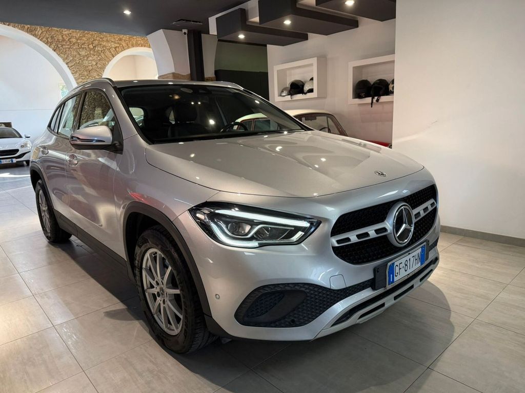 Mercedes-Benz GLA 200 2021