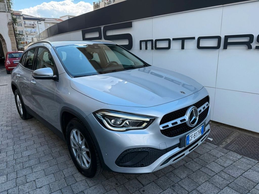 Mercedes-Benz GLA 200 2021