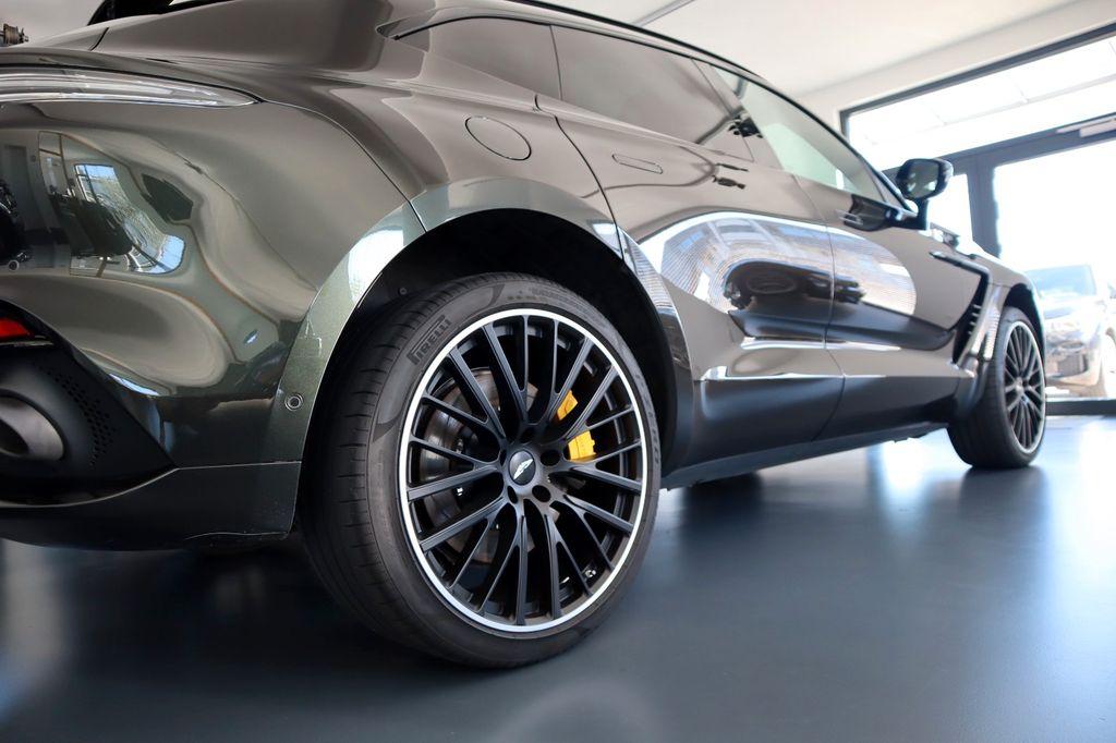 Aston Martin DBX 2022