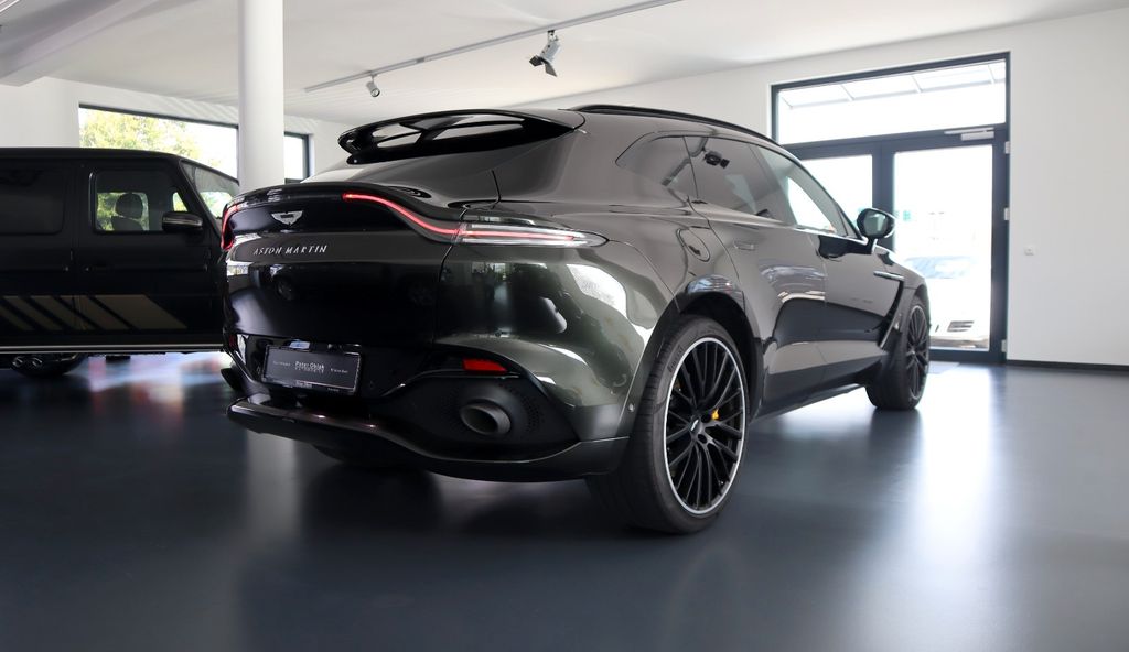 Aston Martin DBX 2022