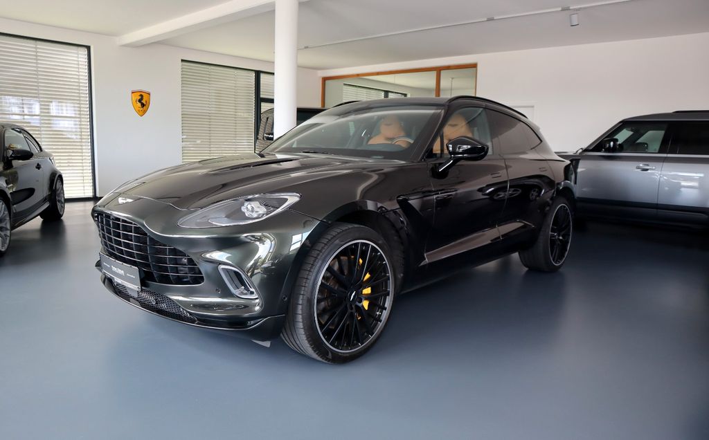 Aston Martin DBX 2022