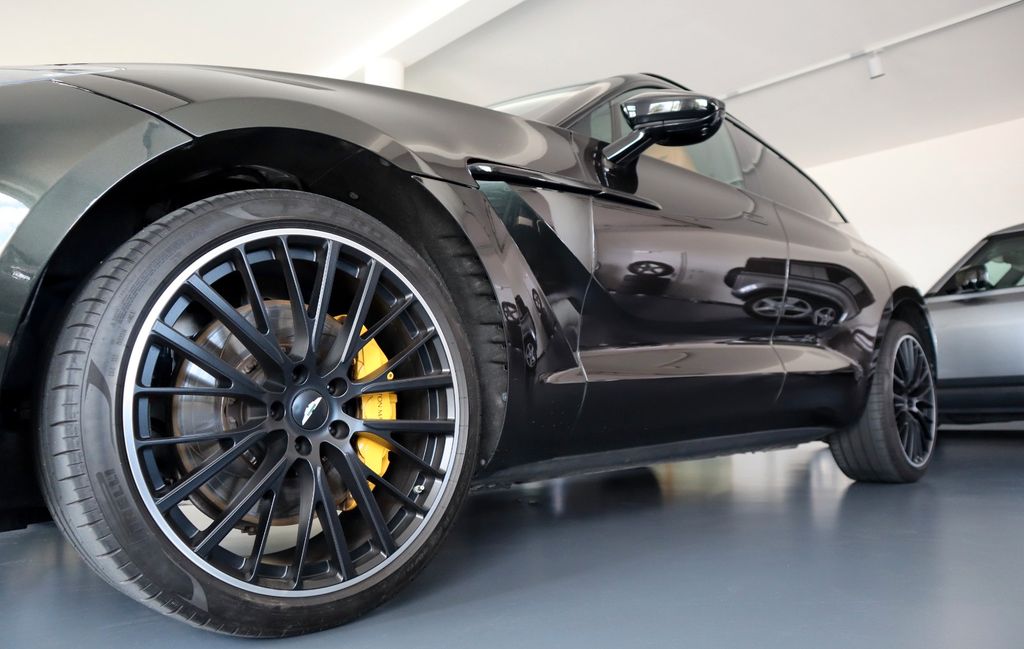 Aston Martin DBX 2022