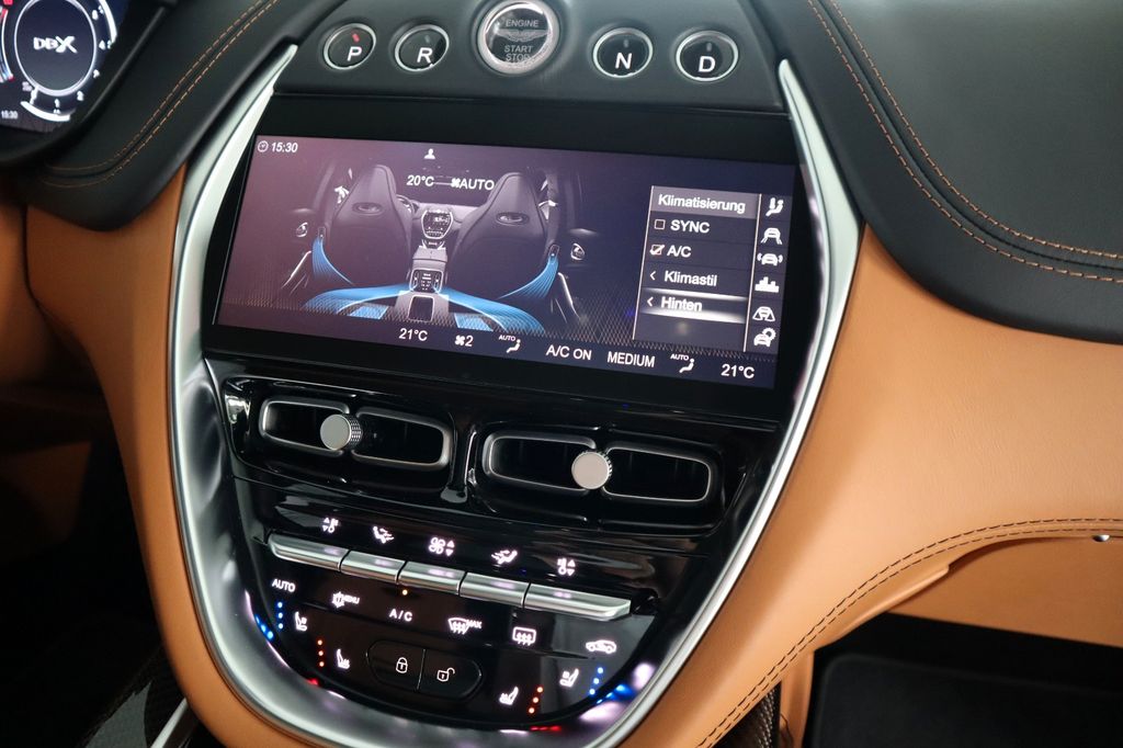 Aston Martin DBX 2022