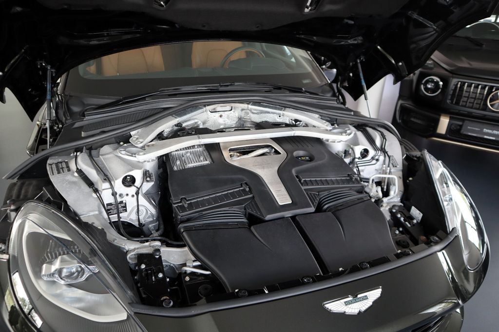 Aston Martin DBX 2022