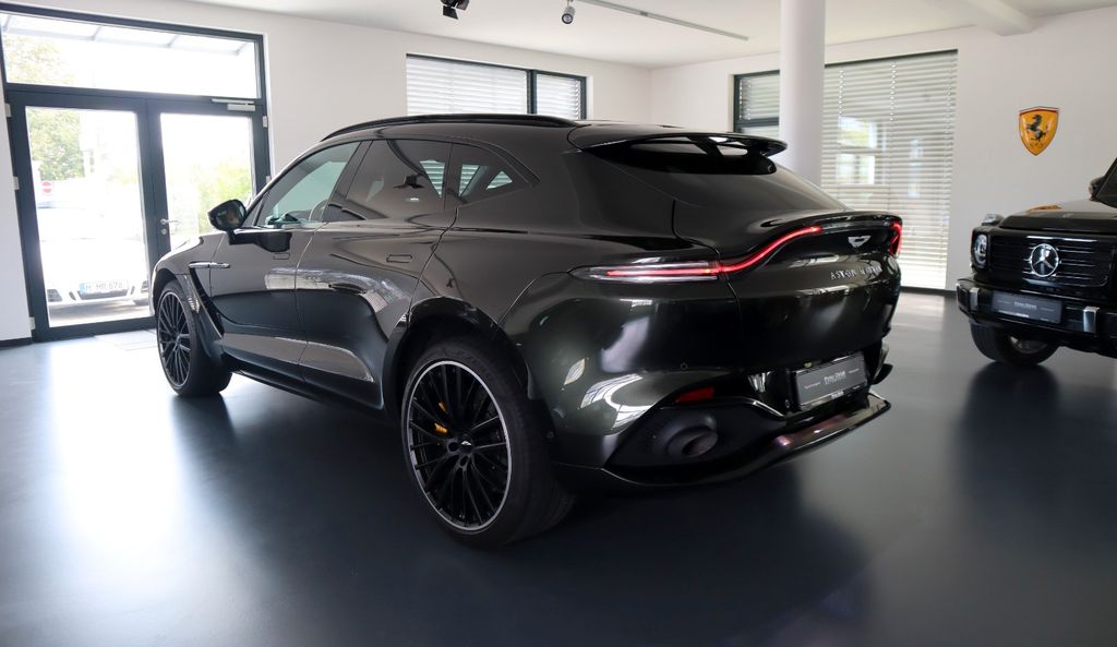 Aston Martin DBX 2022