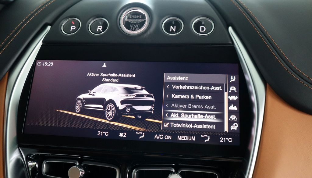 Aston Martin DBX 2022