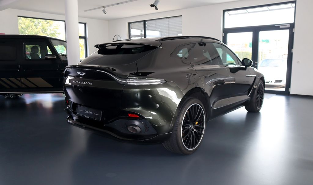 Aston Martin DBX 2022