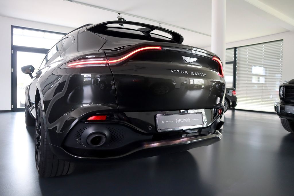 Aston Martin DBX 2022