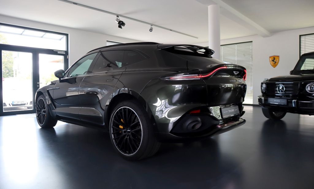 Aston Martin DBX 2022