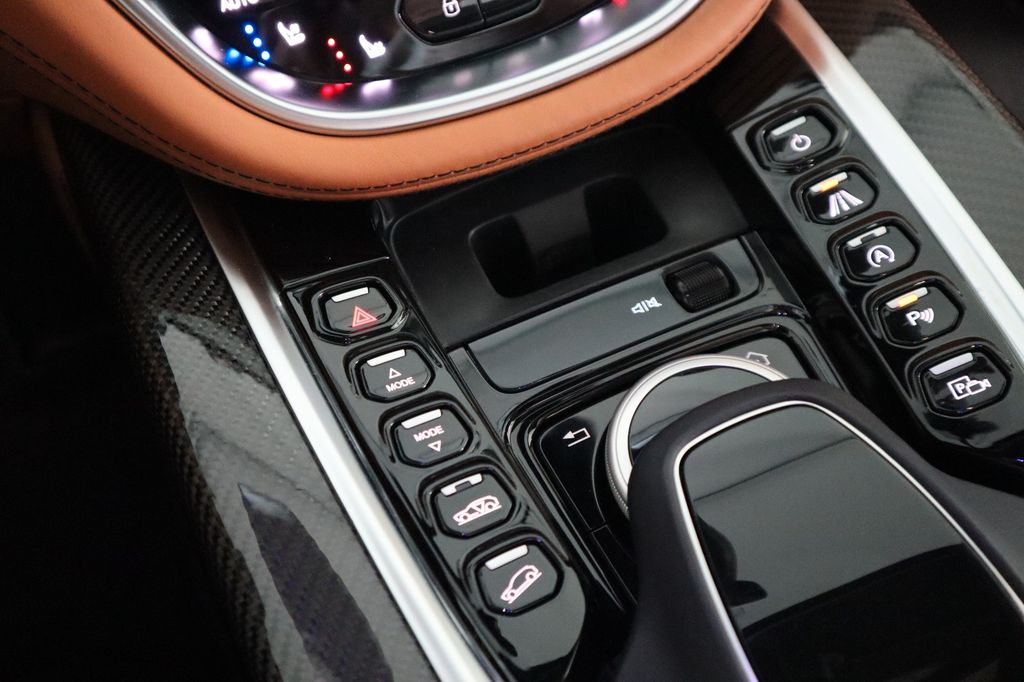 Aston Martin DBX 2022