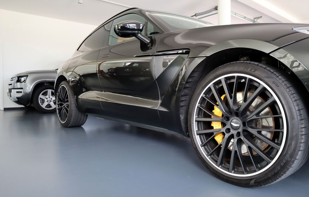 Aston Martin DBX 2022