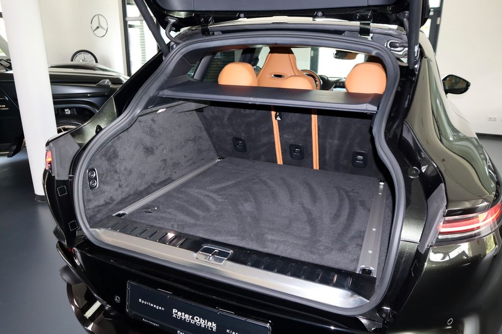 Aston Martin DBX 2022