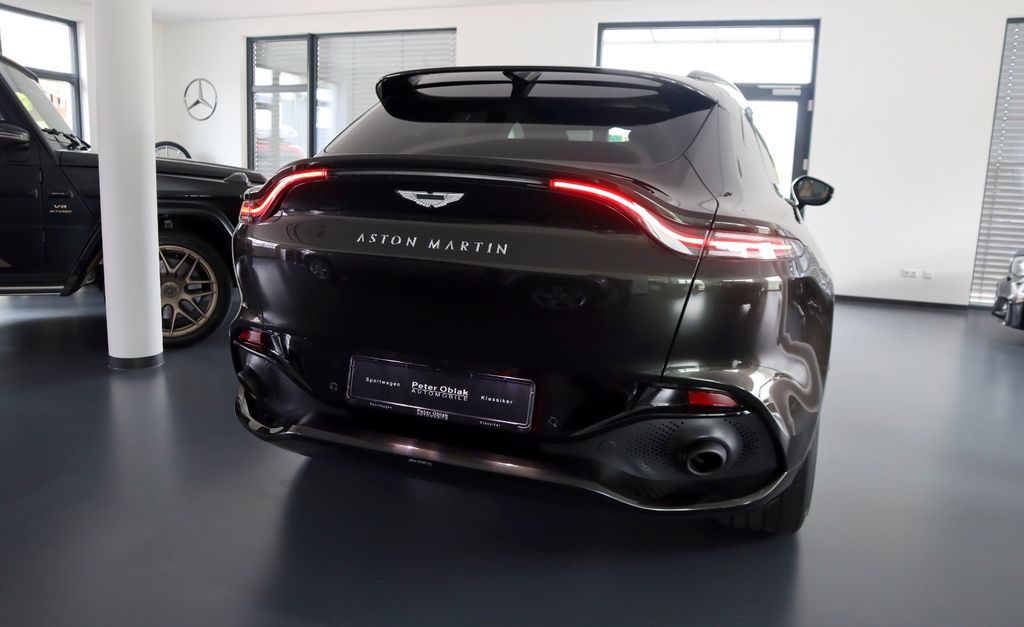 Aston Martin DBX 2022