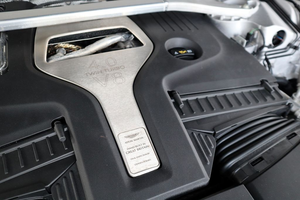 Aston Martin DBX 2022