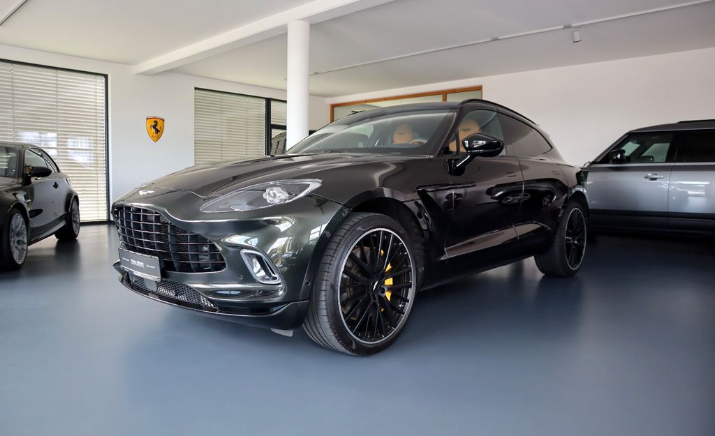 Aston Martin DBX 2022