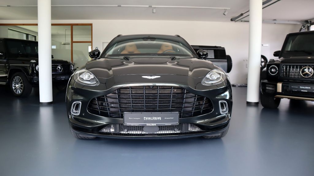 Aston Martin DBX 2022