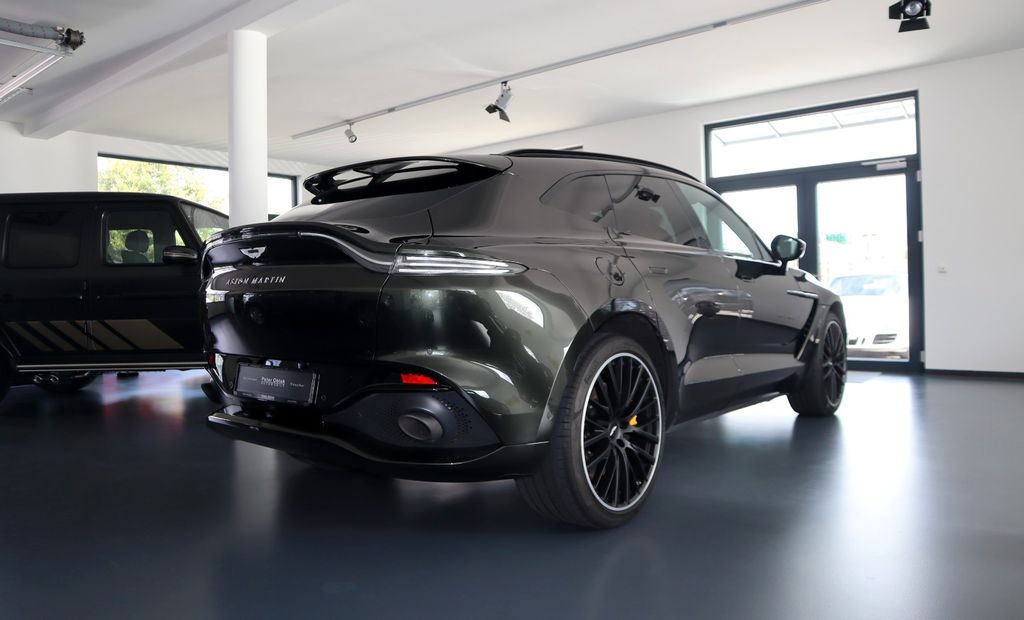 Aston Martin DBX 2022