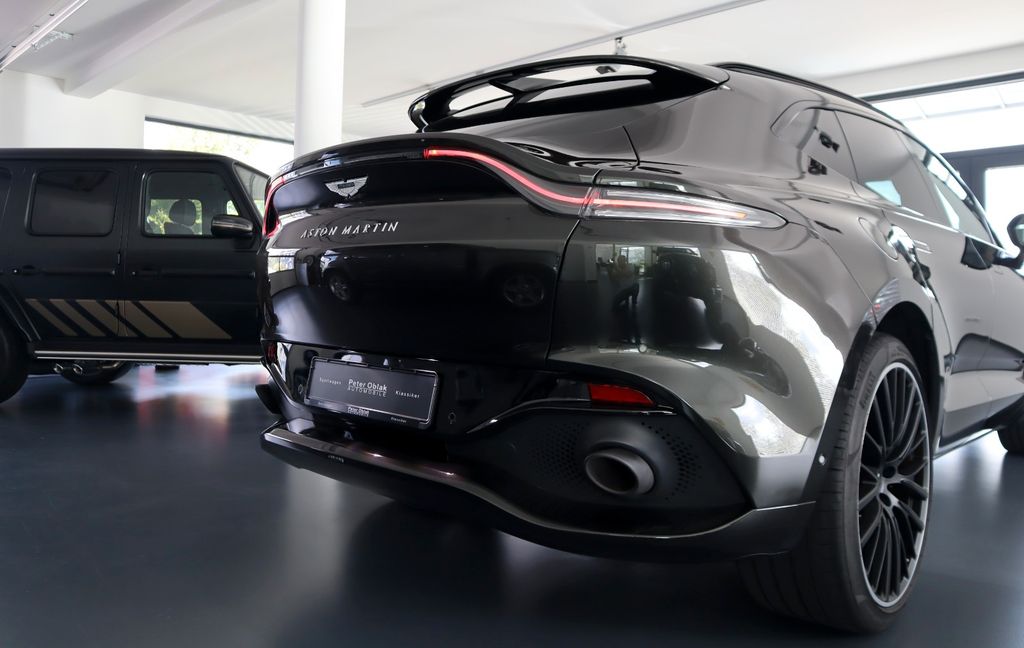 Aston Martin DBX 2022