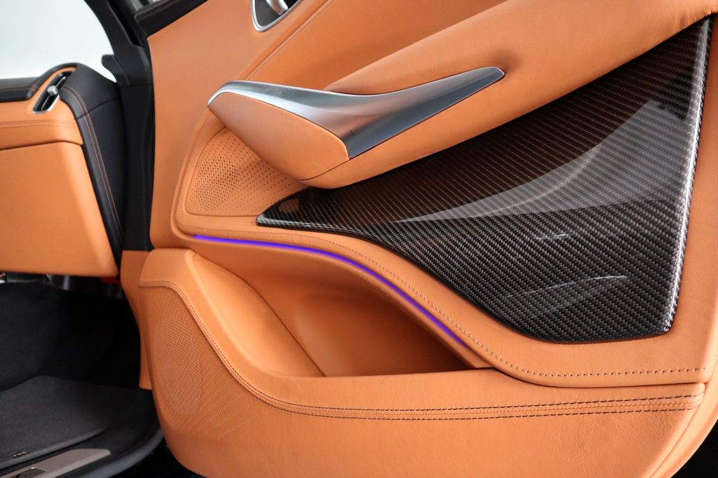 Aston Martin DBX 2022