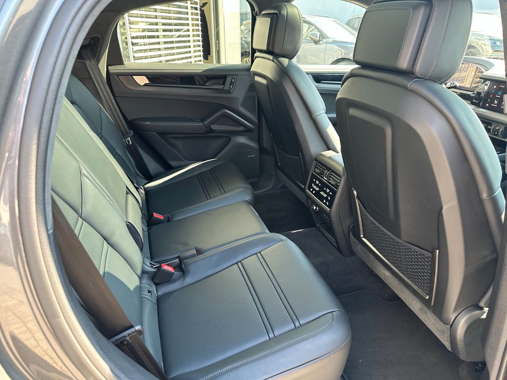 Porsche Cayenne 2024