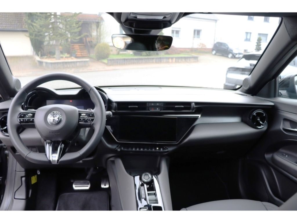 Alfa Romeo Junior 2025