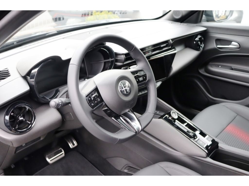 Alfa Romeo Junior 2025