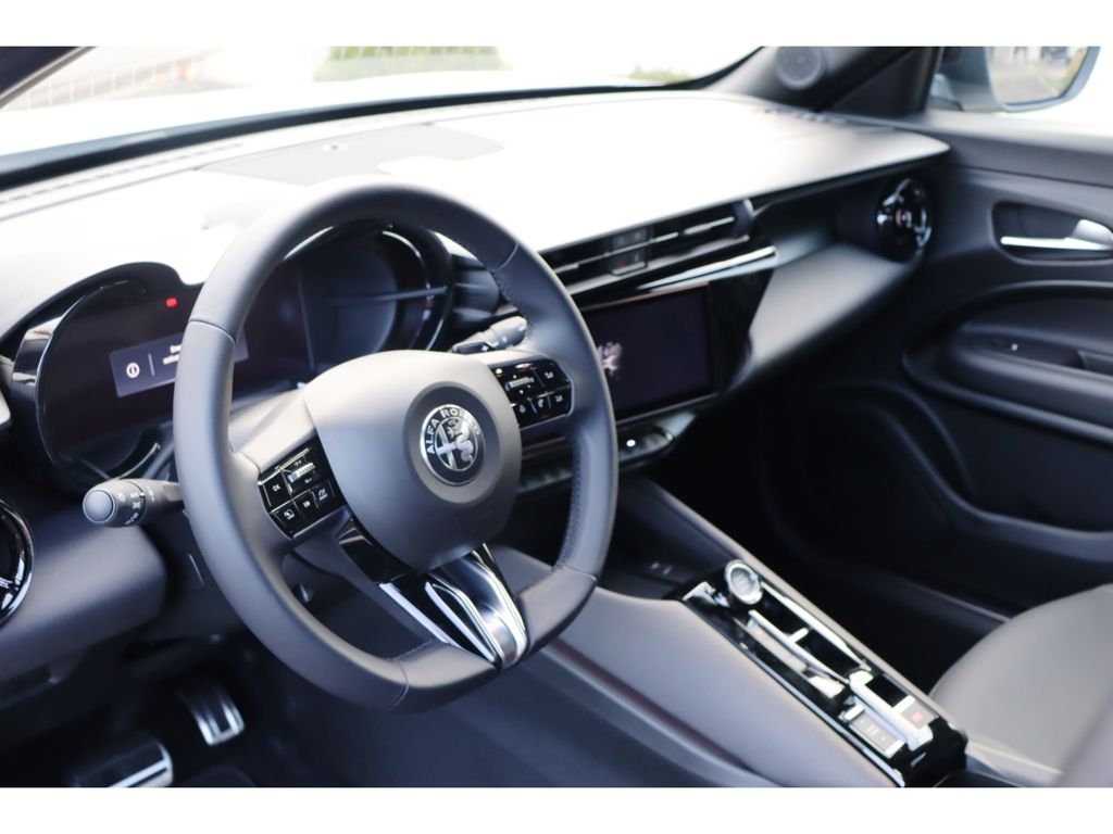 Alfa Romeo Junior 2025