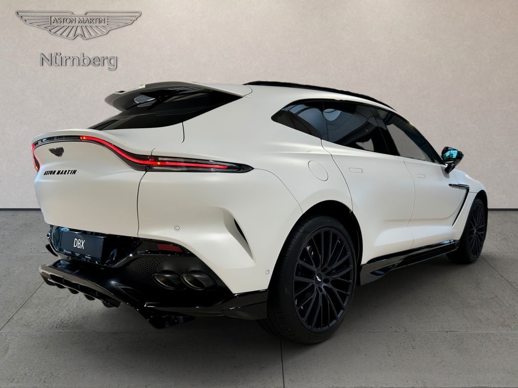 Aston Martin DBX 2025