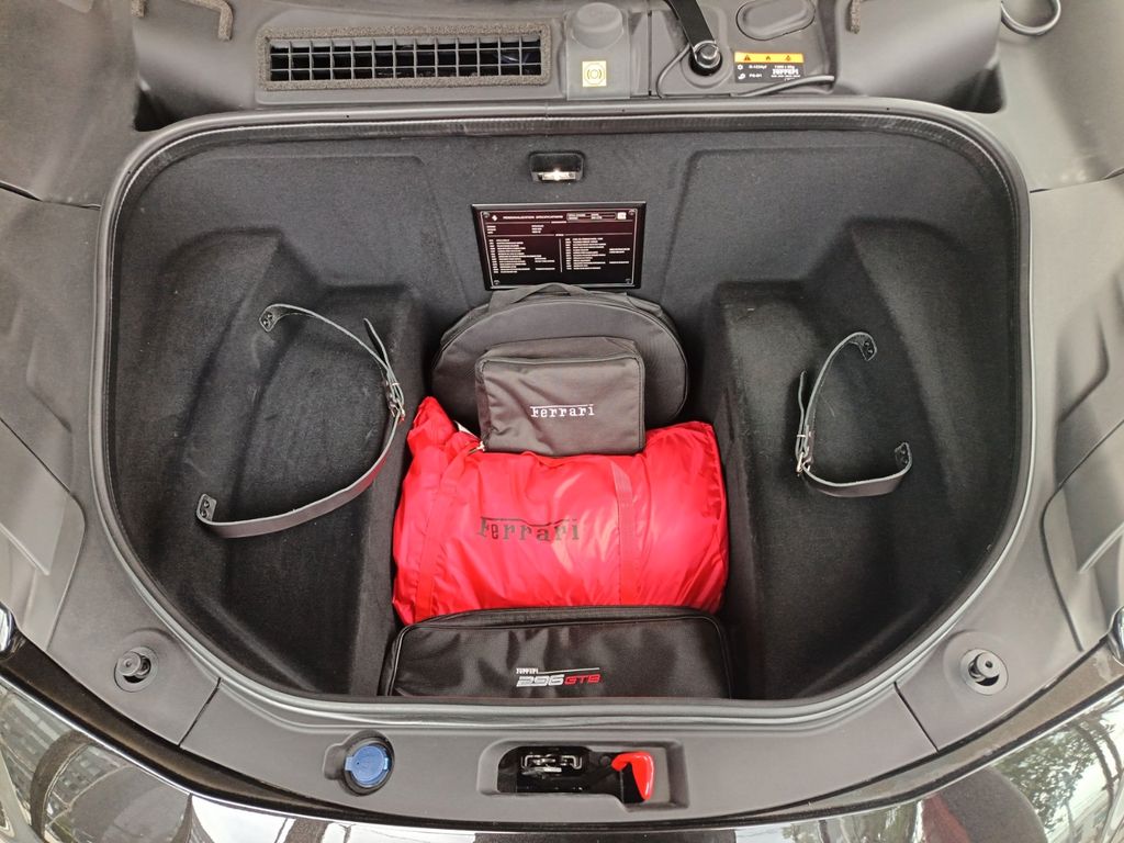 Ferrari 296 GTB 2025